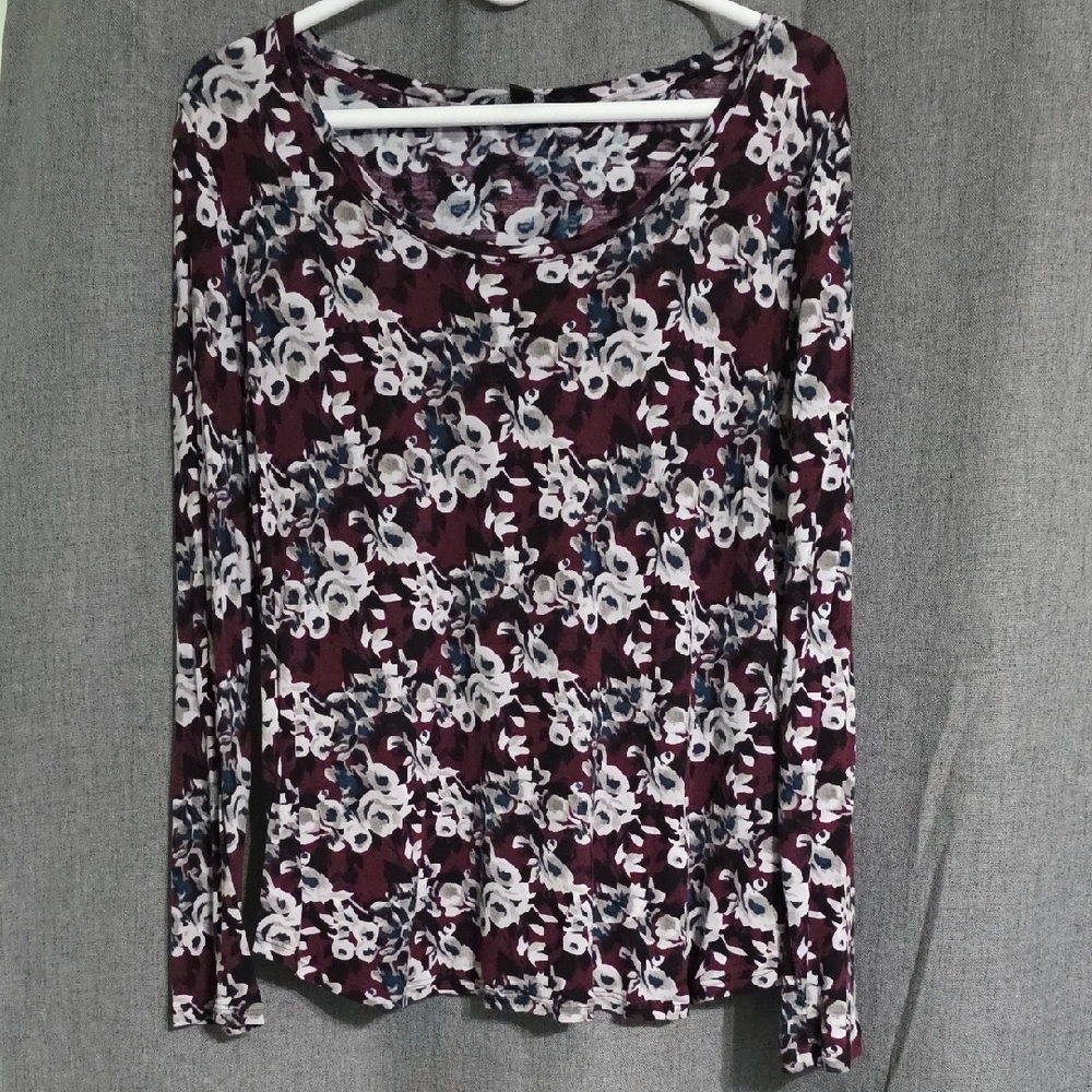 Chic Floral Long Sleeve Top in Burgundy